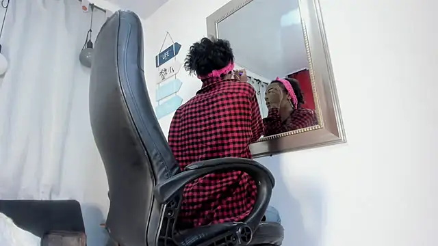 Strella ferrera online show from 12, 3, 2025