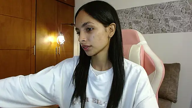 AnnitaSerna  online show from 10, 10, 2025