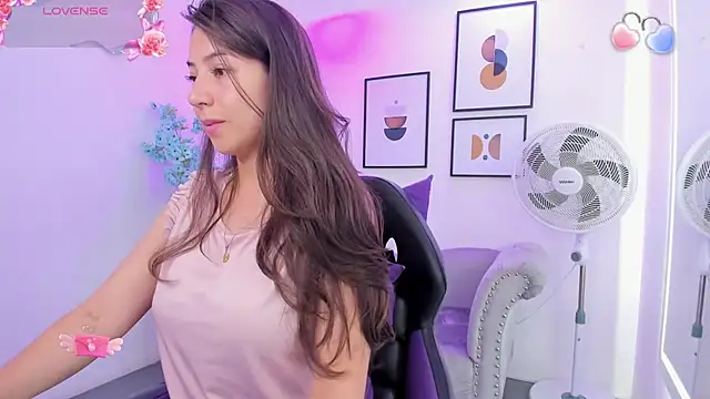 Ema louis  online show from 3, 2, 2025