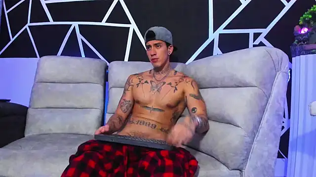 JUSTIN FULLER1 online show from 1, 2, 2025