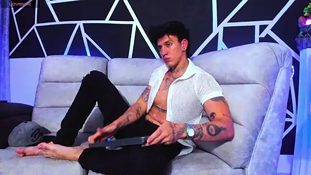 JUSTIN FULLER1 online show from 4, 2, 2025