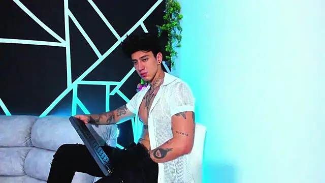 JUSTIN FULLER1 online show from 7, 2, 2025