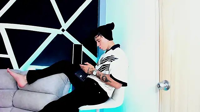 JUSTIN FULLER1 online show from 11, 9, 2025