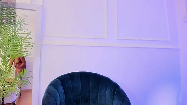 Abril Storm online show from 8, 3, 2025