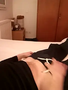 Snapshot of crems77 chatting on 9, 2, 2026 crems77 online show from 9, 2, 2026