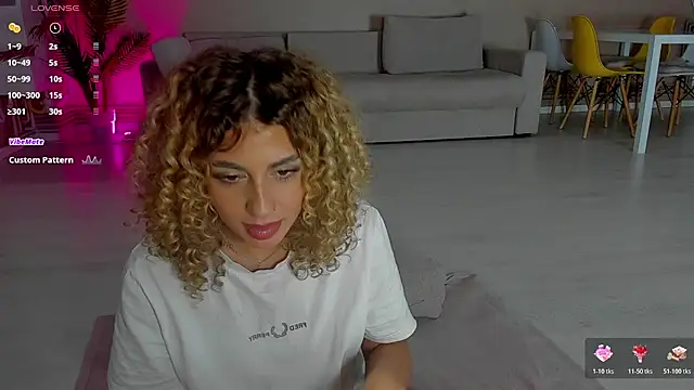 Snapshot of CurlyAnt0 chatting on 14, 11, 2025 CurlyAnt0 online show from 14, 11, 2025