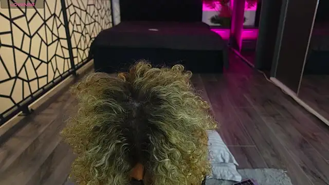 CurlyAnt0 online show from 24, 7, 2026