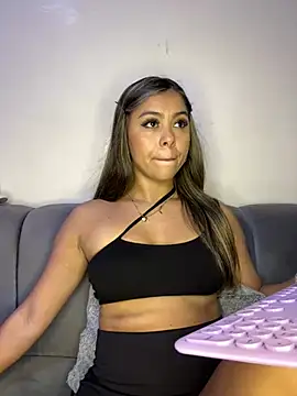 Snapshot of tuckersabrina chatting on 10, 12, 2024 tuckersabrina online show from 10, 12, 2024