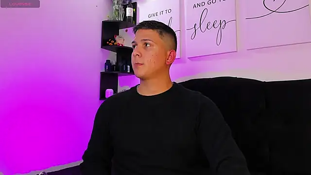 ANDREZALVAREZ online show from 25, 1, 2025