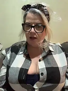 curvy-Ruby-Uk online show from 16, 1, 2025