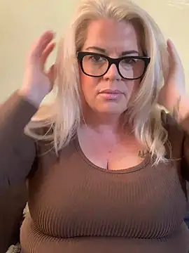 curvy-Ruby-Uk online show from 24, 2, 2025