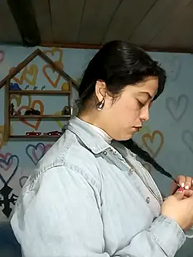 Elvishcassie  online show from 12, 3, 2025