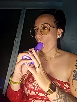 lindsay 33off online show from 24, 9, 2025