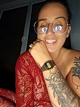 lindsay 33off online show from 6, 10, 2025