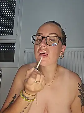 lindsay 33off online show from 24, 6, 2026