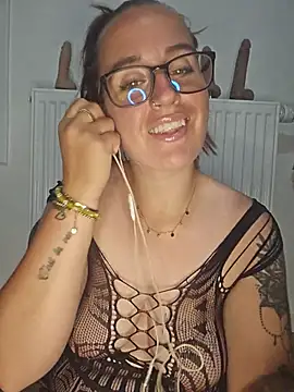 lindsay 33off online show from 30, 6, 2026