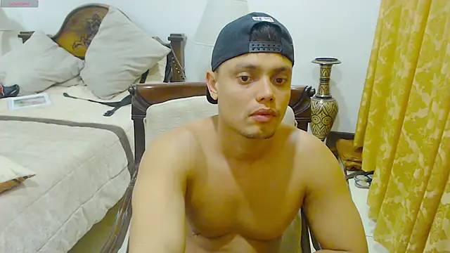 Snapshot of Booy_Hott chatting on 8, 2, 2025 Booy Hott online show from 8, 2, 2025