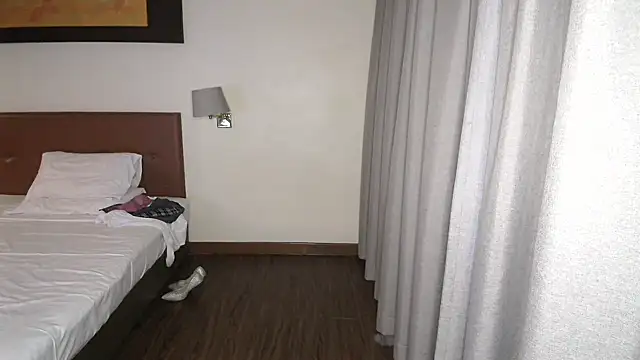 Reneta Rebekka Lopez online show from 8, 3, 2025