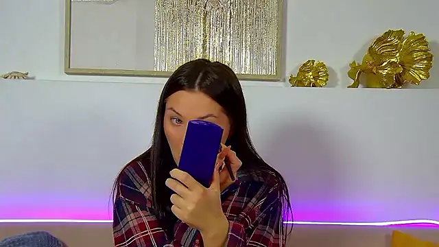 AlexandraBloom online show from 6, 11, 2025