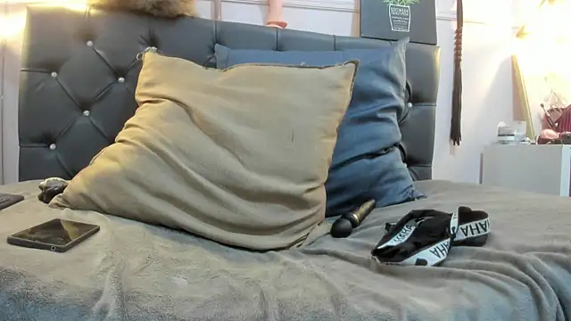 Slut Milf  online show from 22, 2, 2025