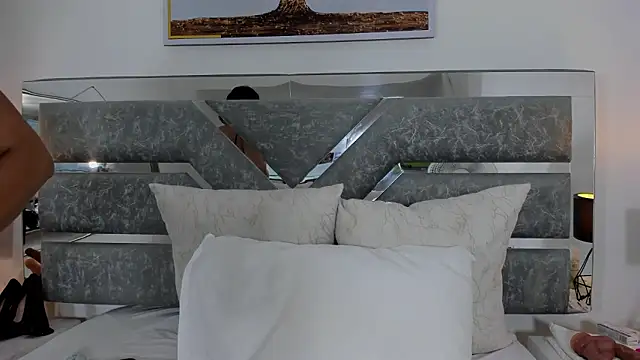 Slut Milf  online show from 5, 2, 2026