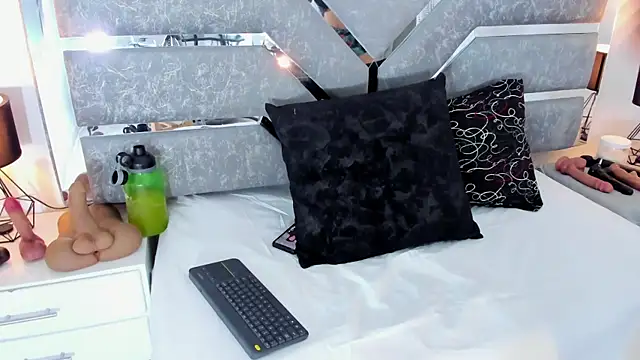 Slut Milf  online show from 1, 5, 2026
