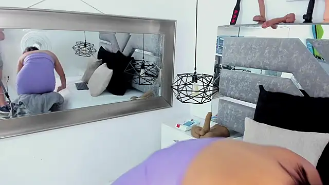 Snapshot of Slut_Milf_ chatting on 4, 8, 2026 Slut Milf online show from 4, 8, 2026