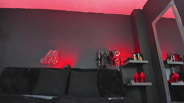 Snapshot of DelaneyStone chatting on 14, 12, 2025 DelaneyStone online show from 14, 12, 2025