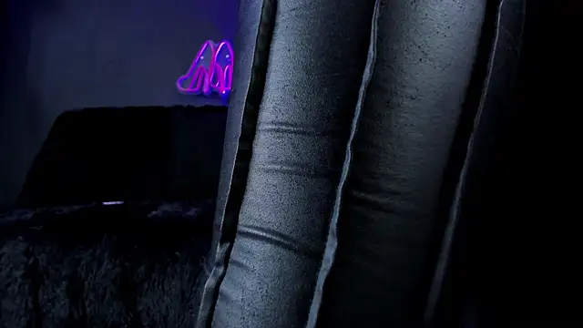 Snapshot of DelaneyStone chatting on 17, 12, 2025 DelaneyStone online show from 17, 12, 2025