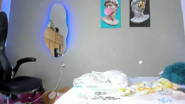 Lilybaudinx96 online show from 22, 1, 2025