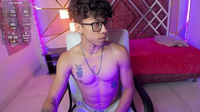 AkazaBoy  online show from 1, 2, 2025