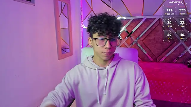 AkazaBoy  online show from 5, 3, 2025