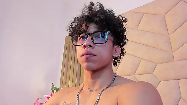 AkazaBoy  online show from 29, 3, 2026