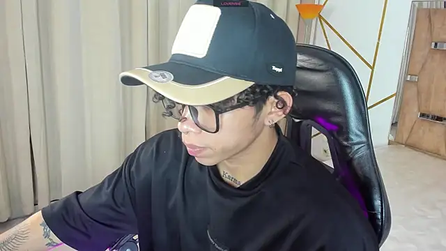 AkazaBoy  online show from 6, 5, 2026