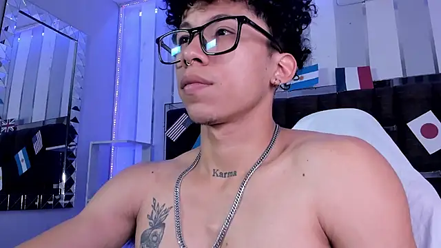 AkazaBoy  online show from 17, 7, 2026