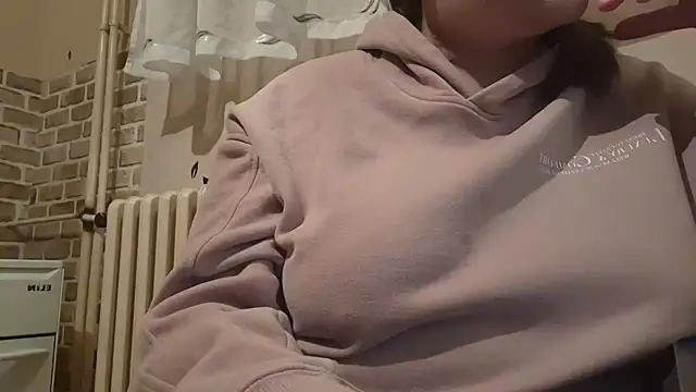 Snapshot of AalinnaK chatting on 17, 2, 2025 AalinnaK online show from 17, 2, 2025