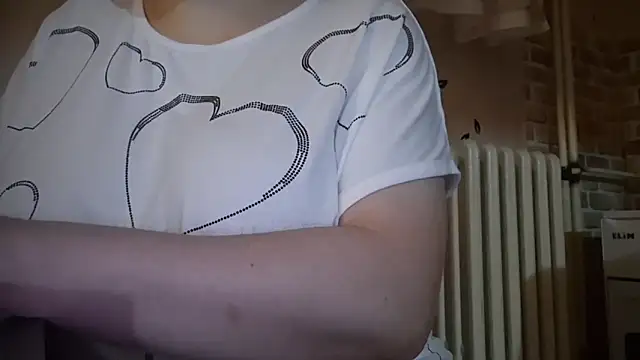 Snapshot of AalinnaK chatting on 1, 12, 2025 AalinnaK online show from 1, 12, 2025