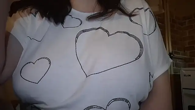 Snapshot of AalinnaK chatting on 15, 12, 2025 AalinnaK online show from 15, 12, 2025