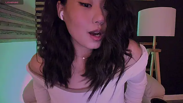 kimmy chi  online show from 5, 2, 2025