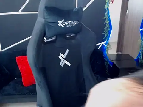 Snapshot of LUCY_LI chatting on 11, 9, 2025 LUCY LI online show from 11, 9, 2025