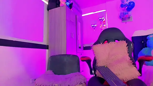 Hellen moons   online show from 5, 5, 2026