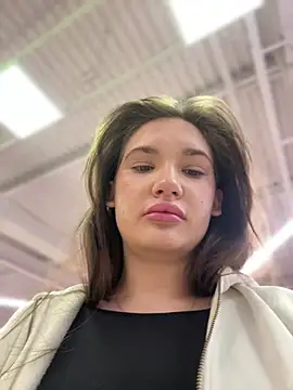 Holly Molii online show from 8, 12, 2024