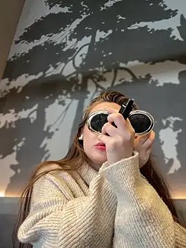 Holly Molii online show from 25, 1, 2025