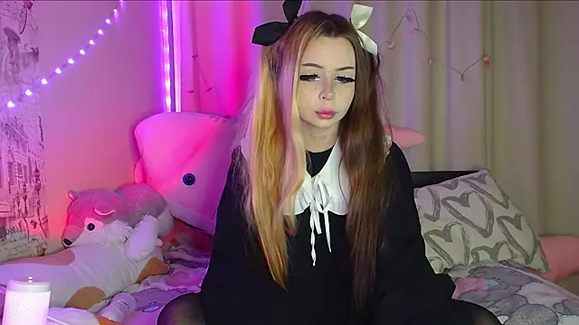 suemeow online show from 15, 3, 2025