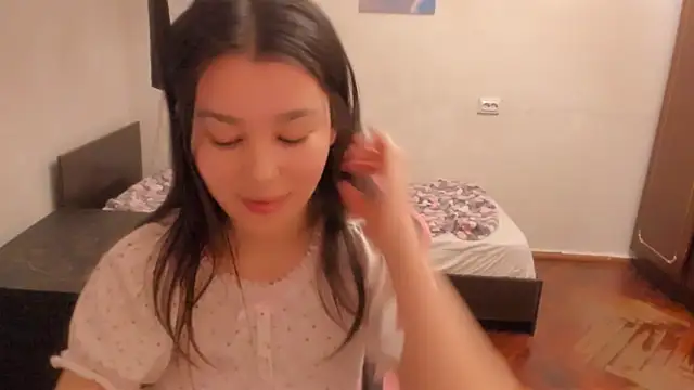 Snapshot of LunaXmii chatting on 3, 3, 2025 LunaXmii online show from 3, 3, 2025