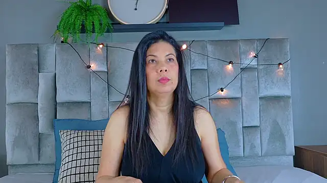 Snapshot of JaylaScott__ chatting on 4, 4, 2026 JaylaScott online show from 4, 4, 2026