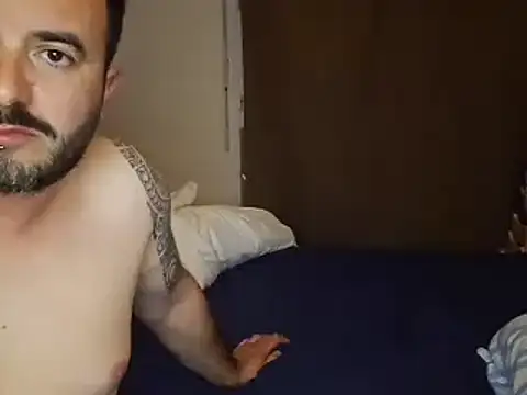 Snapshot of CaroAndMarc chatting on 5, 3, 2025 CaroAndMarc online show from 5, 3, 2025