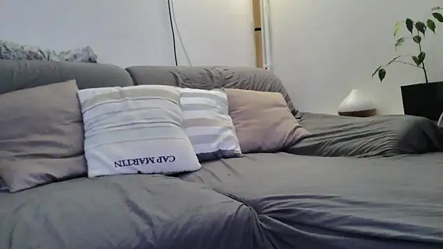 Snapshot of CaroAndMarc chatting on 5, 2, 2026 CaroAndMarc online show from 5, 2, 2026