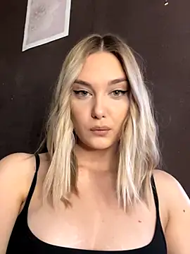 Snapshot of Alisa_Rise chatting on 2, 10, 2025 Alisa Rise online show from 2, 10, 2025