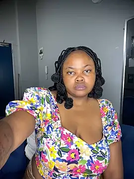 Snapshot of Curveysinaa chatting on 2, 12, 2025 Curveysinaa online show from 2, 12, 2025